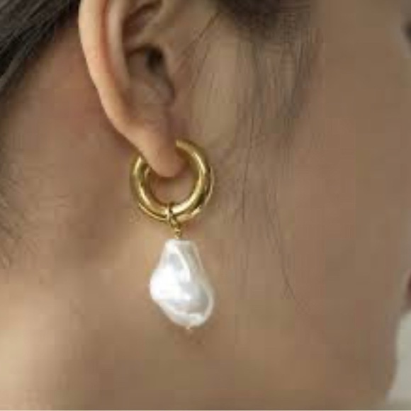 Pearl Gold Hoop Earrings - Picture 3 of 7